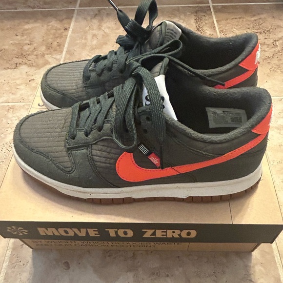 Nike Dunks - Picture 4 of 4